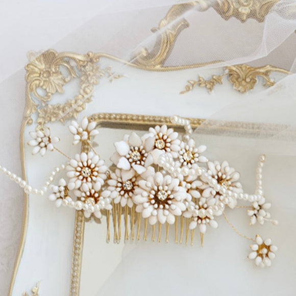 daisy hair comb for bride. white flower hair piece for wedding. bridal hair accessory
