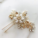 C191. white floral hair pins set