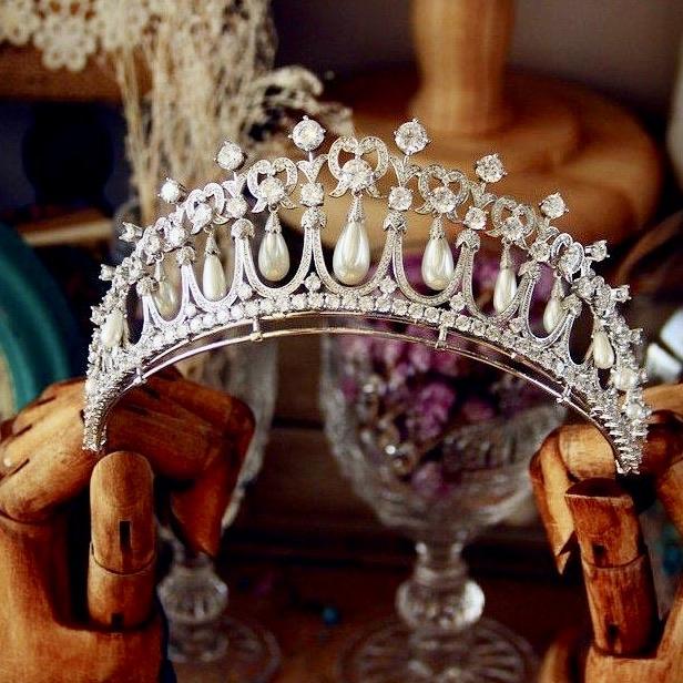 T177. Princess Diana Lovers Knot Bridal Tiara – Royal Pearl